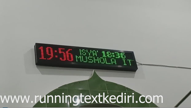 <p><strong>Apa itu Running Text Jadwal Sholat? </strong>Running text jadwal sholat adalah <strong>layar digital LED</strong> yang digunakan untuk menampilkan <strong>jadwal sholat harian secara real-time</strong>, biasanya terpasang di masjid atau musholla. Fitur utamanya antara lain :<strong> Penampil waktu sholat otomatis</strong> (Subuh, Dzuhur, Ashar, Maghrib, Isya).<strong> Imsak, Syuruq, Dhuha. Countdown iqomah. Kalender Hijriyah dan Masehi. </strong>Bisa menampilkan <strong>pengumuman digital</strong> (info kajian, kutipan ayat, jadwal khutbah).<strong> </strong>Running text ini menggunakan <strong>panel LED berwarna (RGB)</strong>, dengan ukuran standar <strong>20x100 cm</strong>, sehingga cocok dilihat dari jarak sedang.</p>